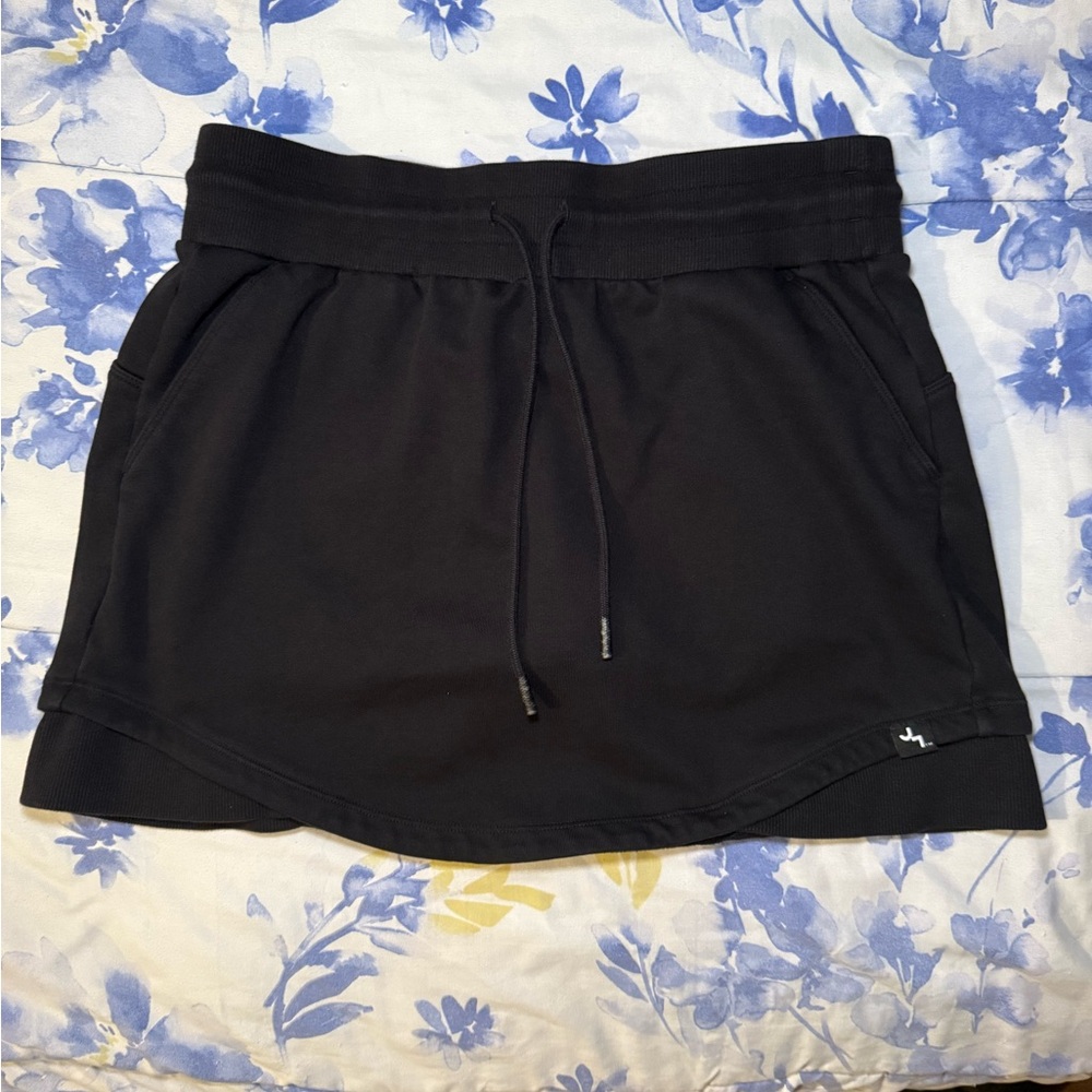 joylab black skort with drawstring and pockets, size M